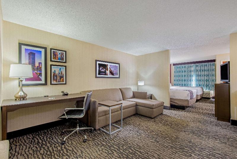 La Quinta Inn & Suites Newark - Elkton image