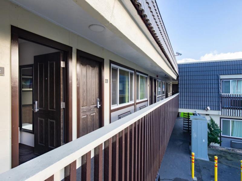 Super 8 by Wyndham Eureka image
