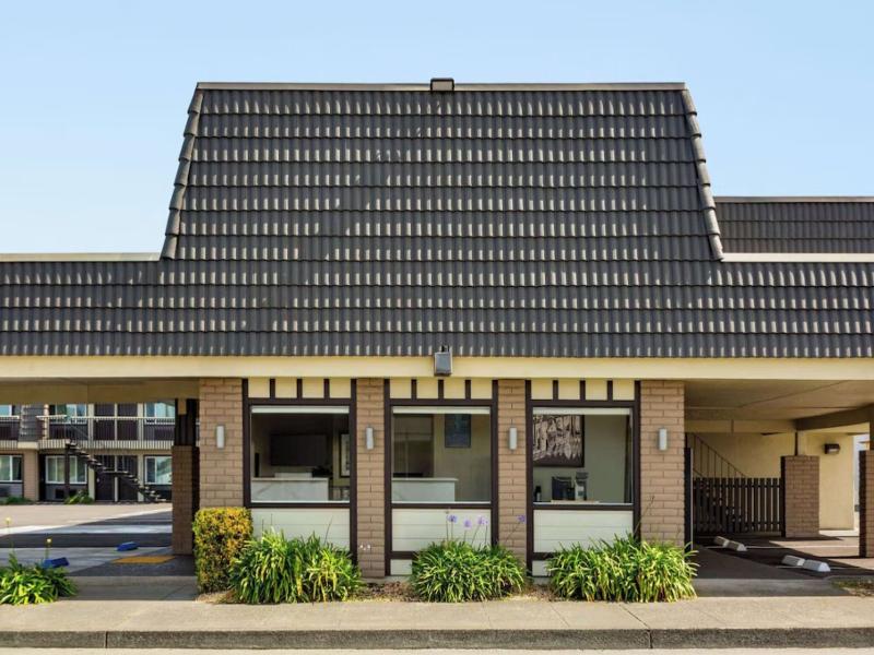 Super 8 by Wyndham Eureka image