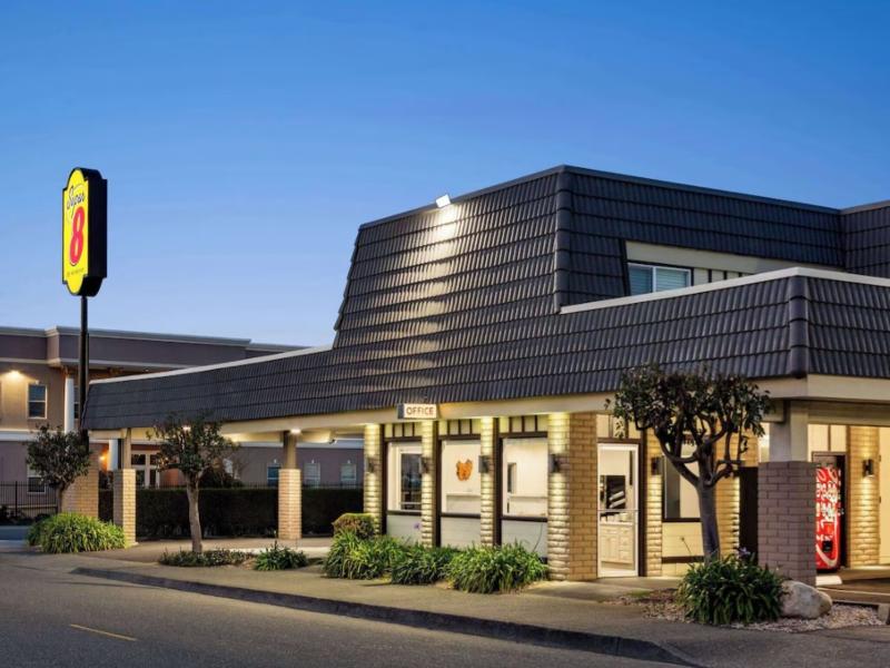 Super 8 by Wyndham Eureka image