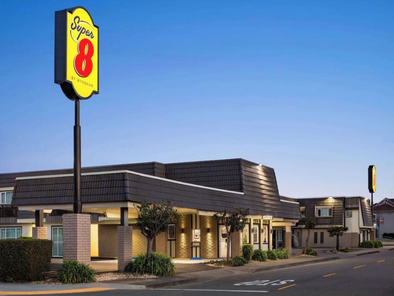 Super 8 by Wyndham Eureka image
