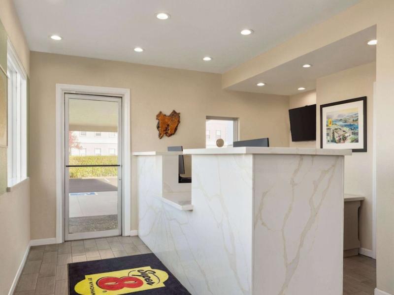Super 8 by Wyndham Eureka image