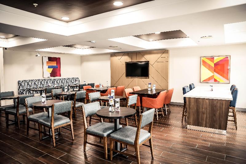 Holiday Inn Express & Suites Douglas image