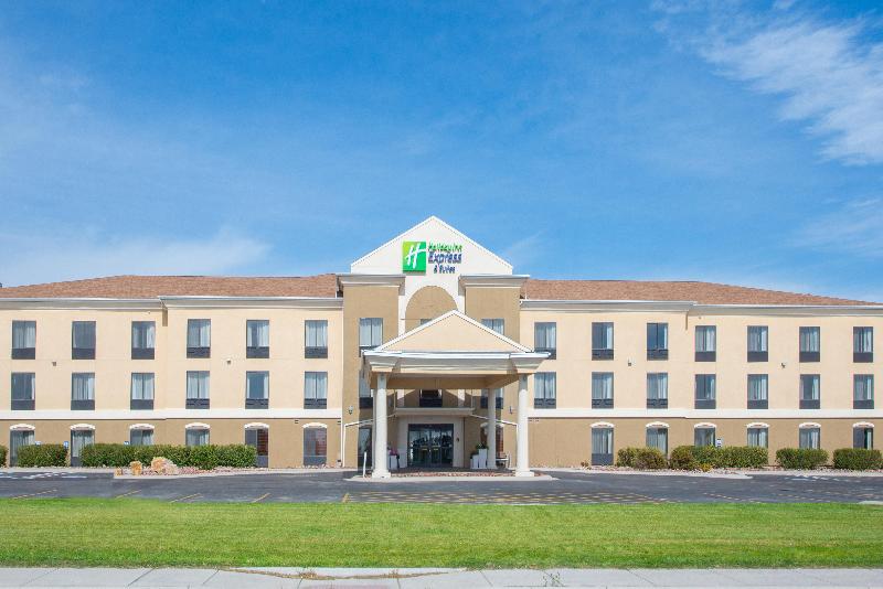 Holiday Inn Express & Suites Douglas image