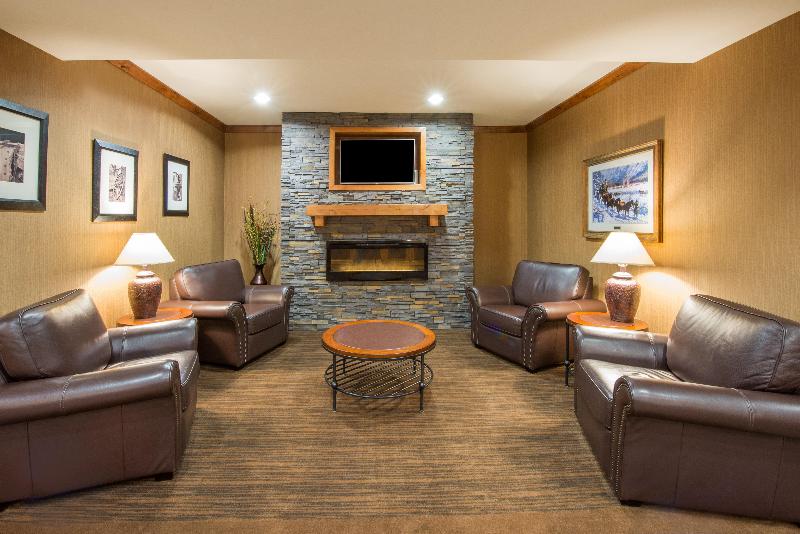 Holiday Inn Express & Suites Douglas image