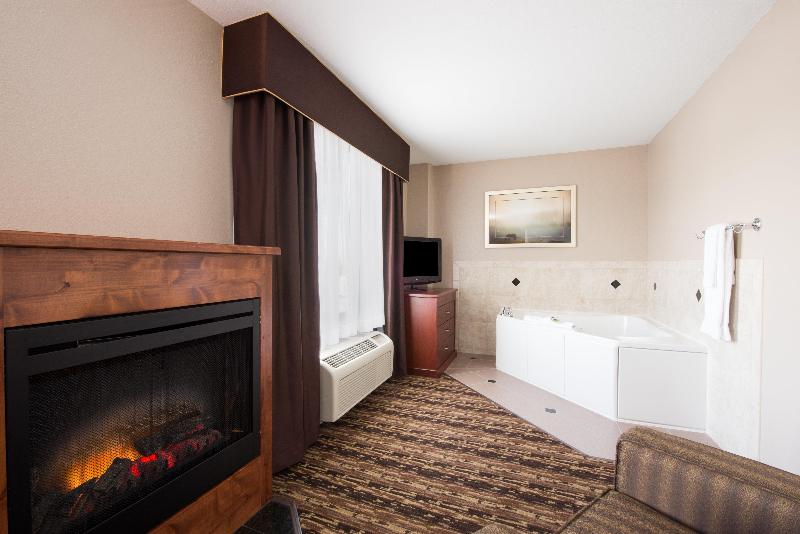 Holiday Inn Express & Suites Douglas image