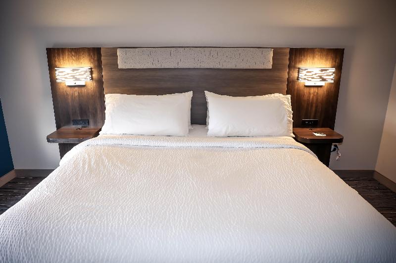 Holiday Inn Express & Suites Douglas image