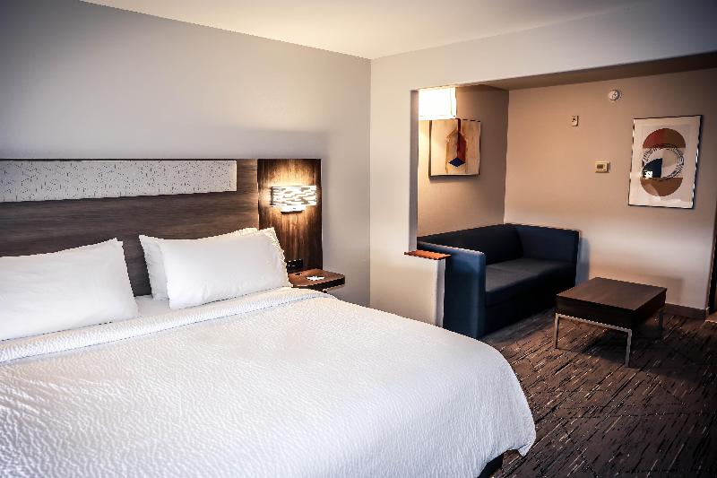 Holiday Inn Express & Suites Douglas image