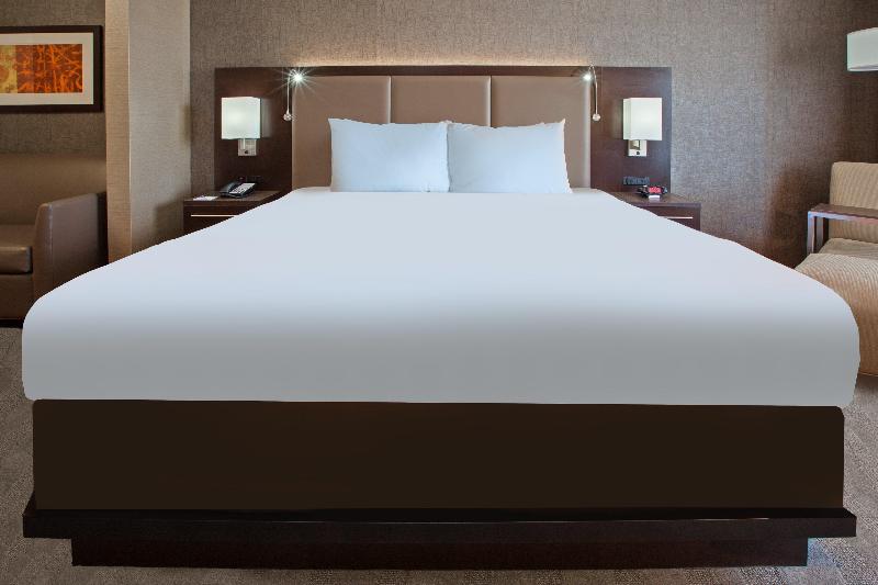 Holiday Inn Express & Suites Columbus Edinburgh photo 19
