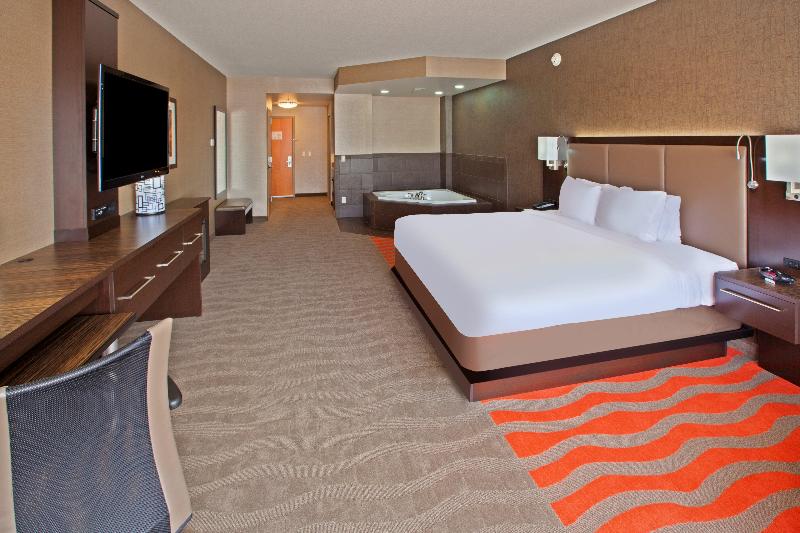 Holiday Inn Express & Suites Columbus Edinburgh image