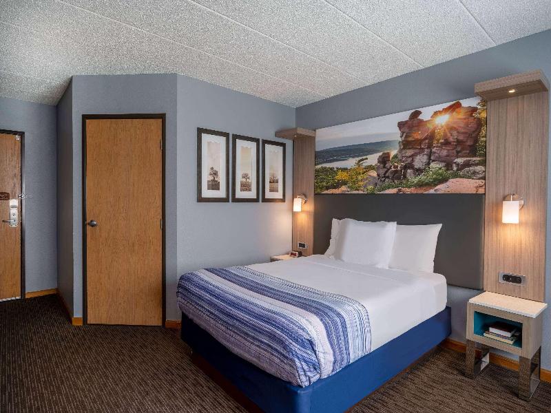 AmericInn by Wyndham Eau Claire image