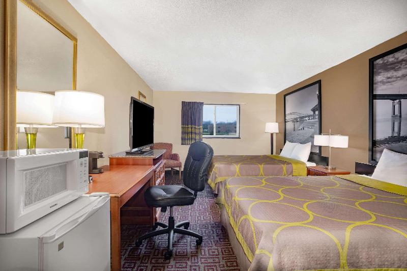 Super 8 by Wyndham Fort Madison image