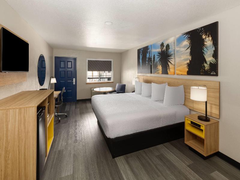 Days Inn by Wyndham El Paso West image