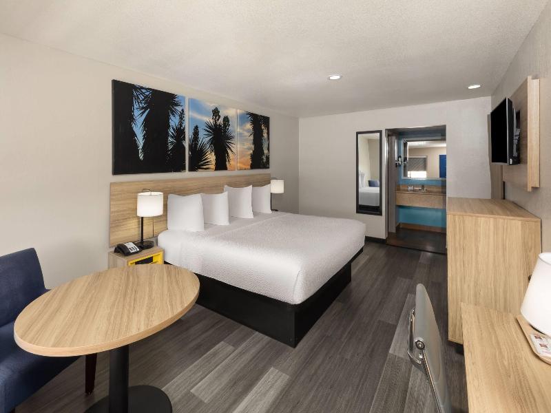 Days Inn by Wyndham El Paso West image
