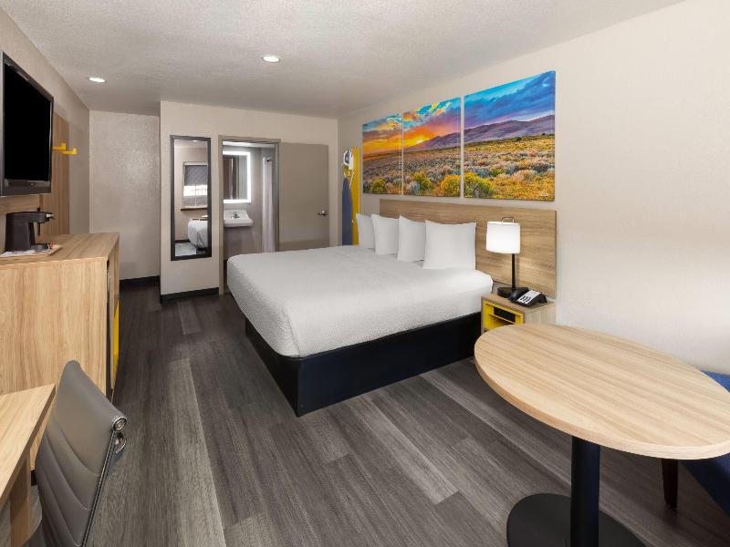 Days Inn by Wyndham El Paso West image