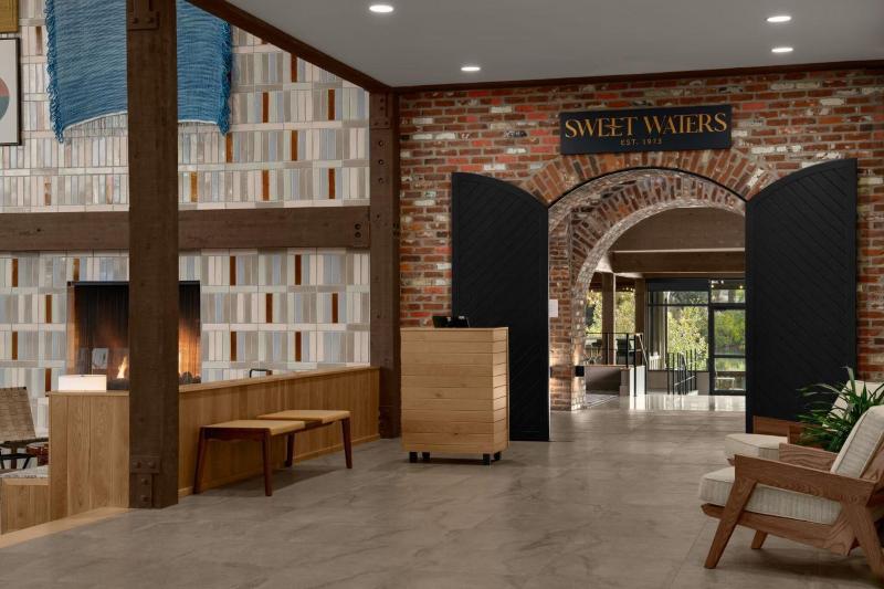 Valley River Inn image
