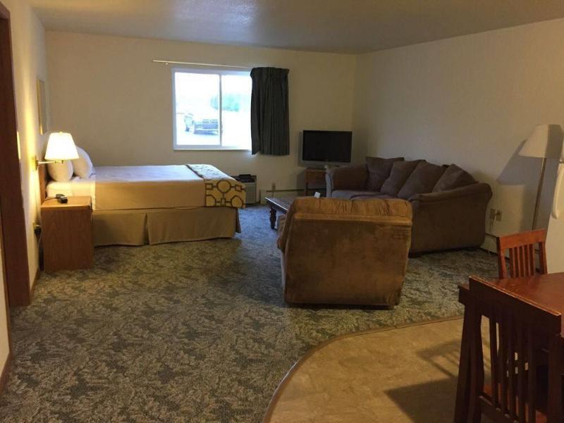Super 8 by Wyndham Escanaba image