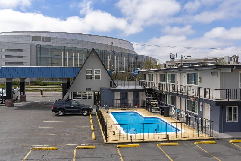 University Inn & Suites image