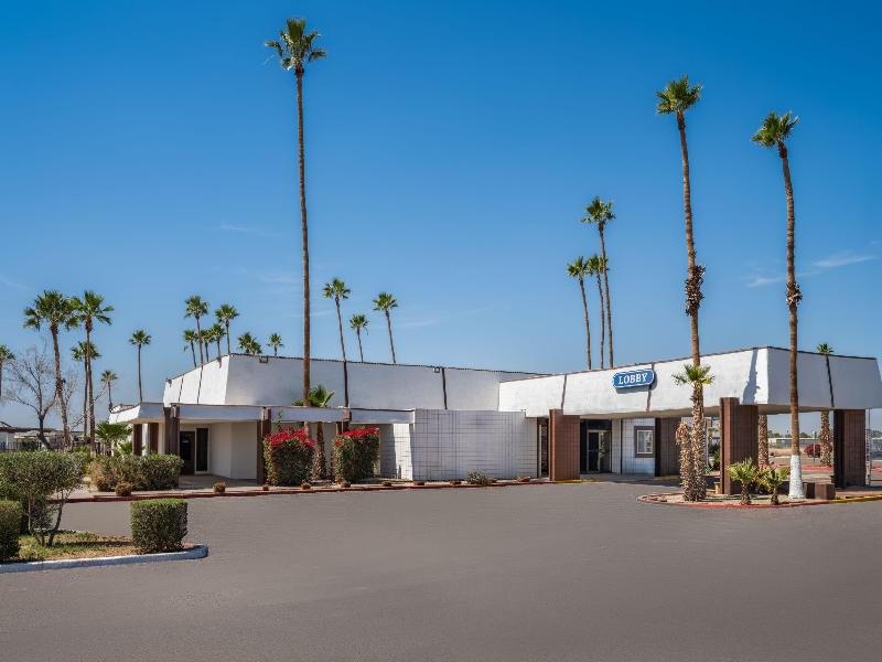 Travelodge by Wyndham Imperial/El Centro image