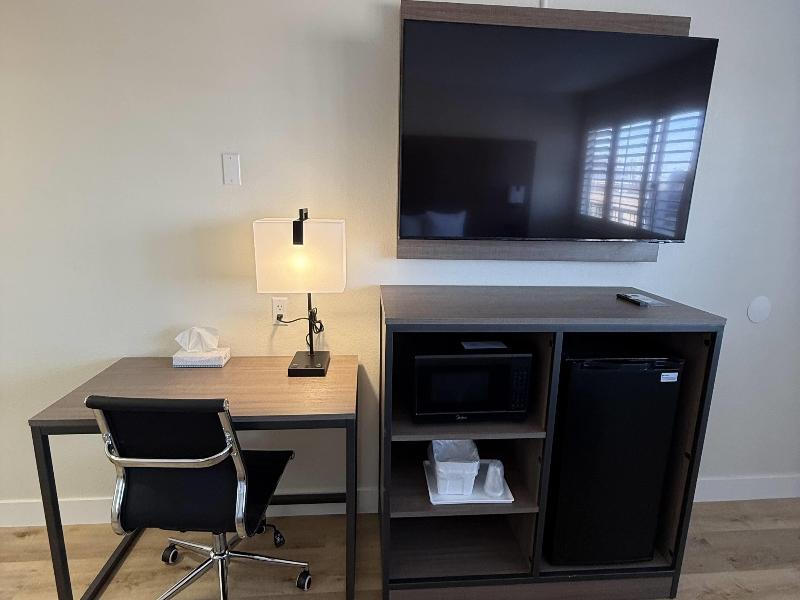 Travelodge by Wyndham Imperial/El Centro image