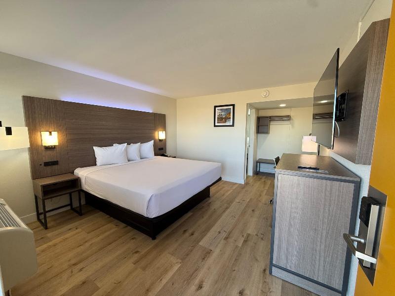 Travelodge by Wyndham Imperial/El Centro image