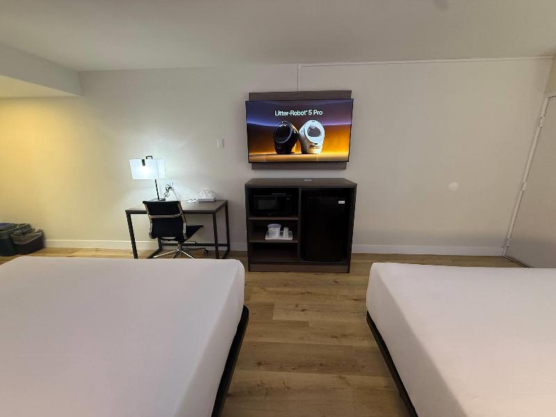 Travelodge by Wyndham Imperial/El Centro image