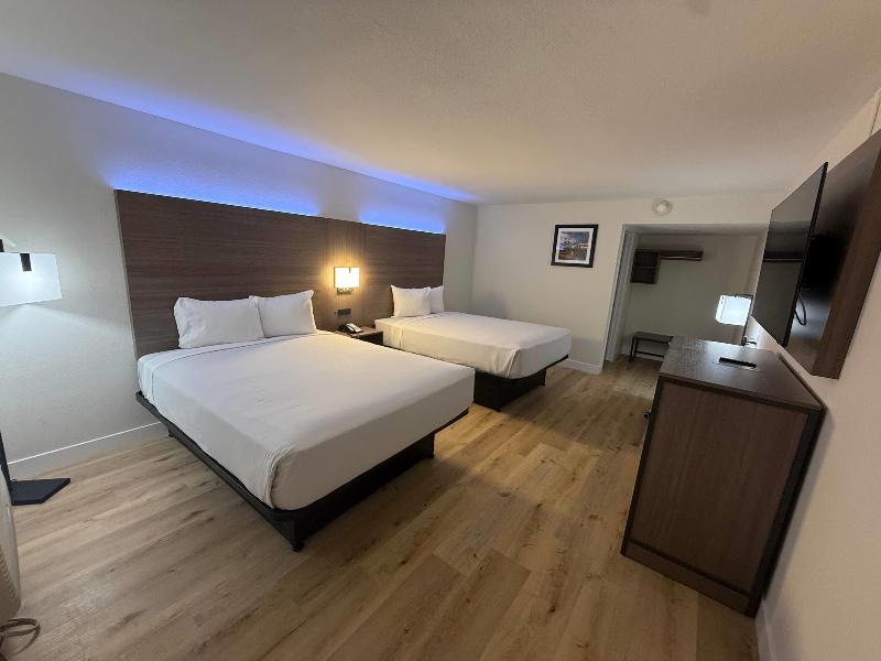 Travelodge by Wyndham Imperial/El Centro image