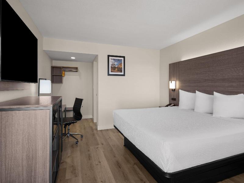 Travelodge by Wyndham Imperial/El Centro image