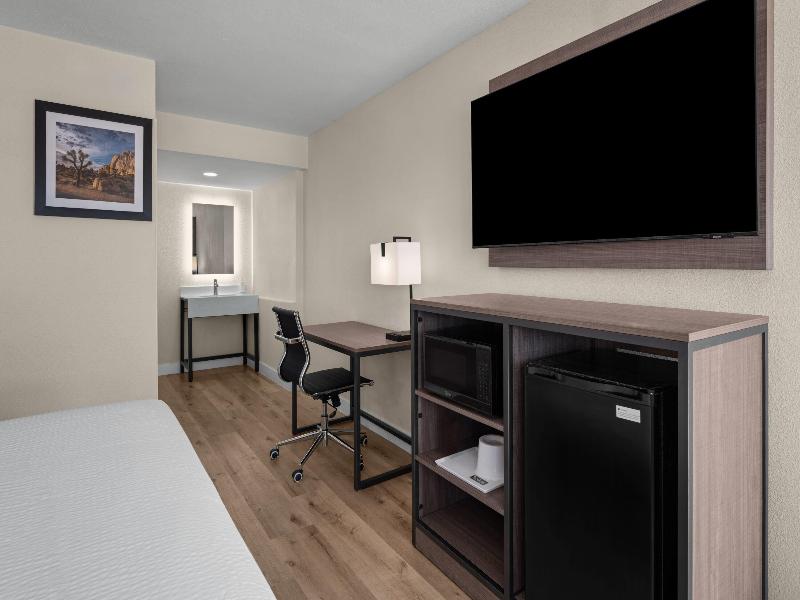 Travelodge by Wyndham Imperial/El Centro image