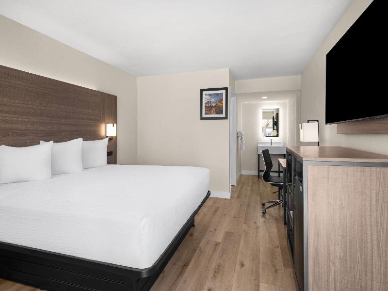 Travelodge by Wyndham Imperial/El Centro image