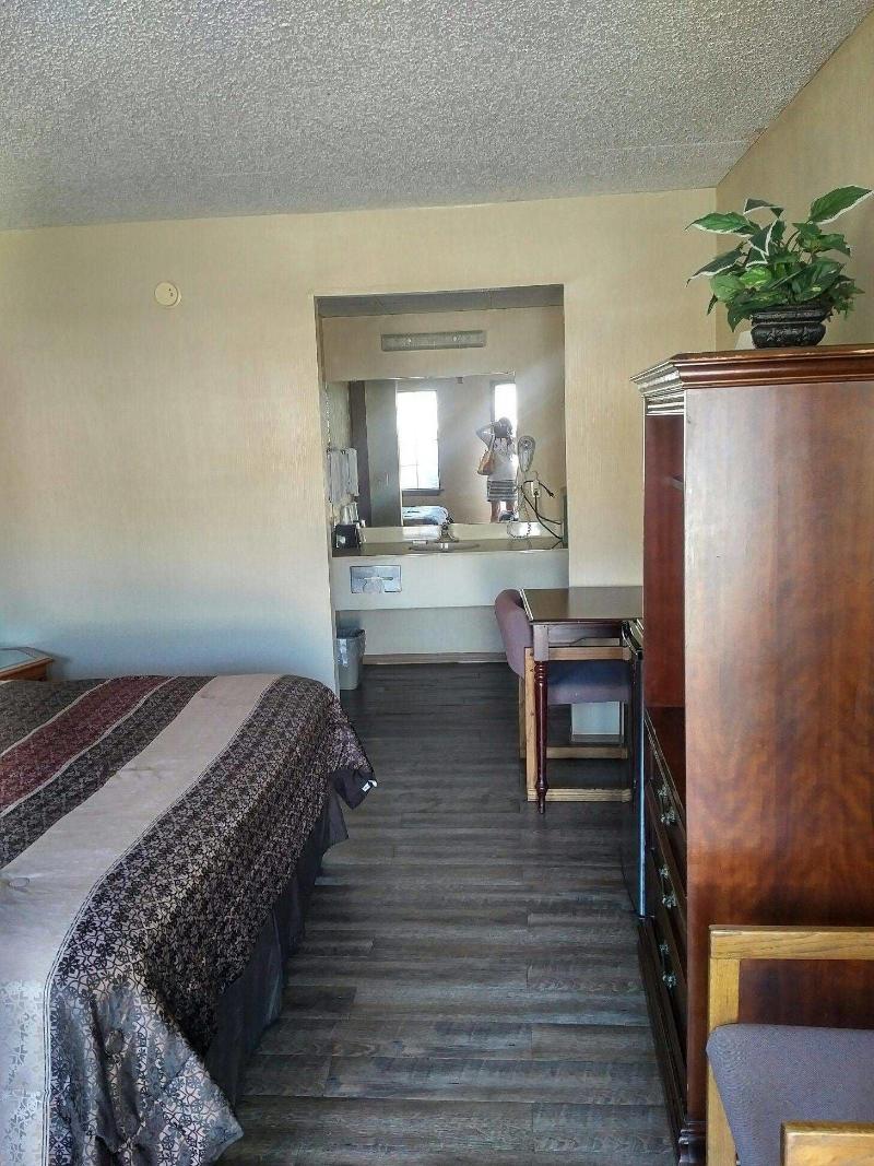 Carolyn's Ozark Swiss Inn
