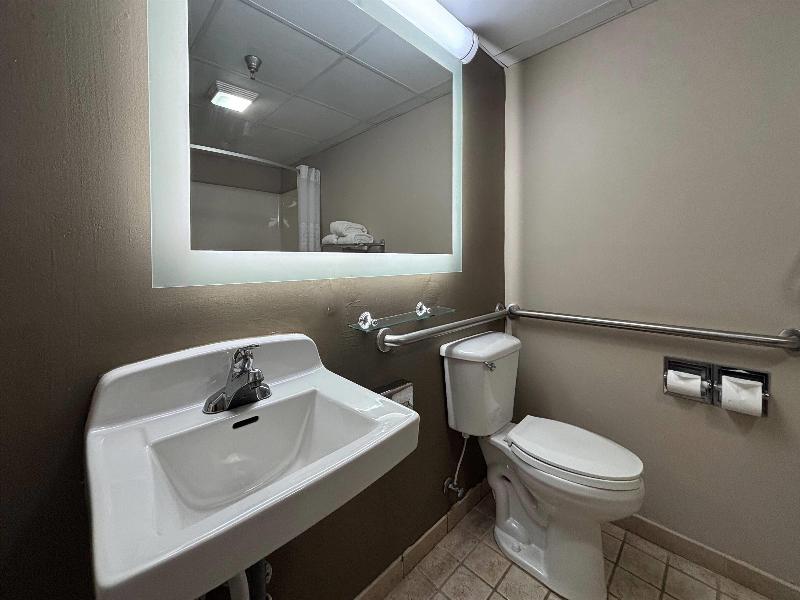 Super 8 by Wyndham Grayville image