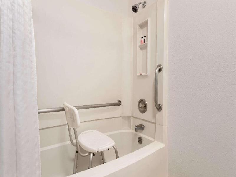 Quality Inn Wenatchee image