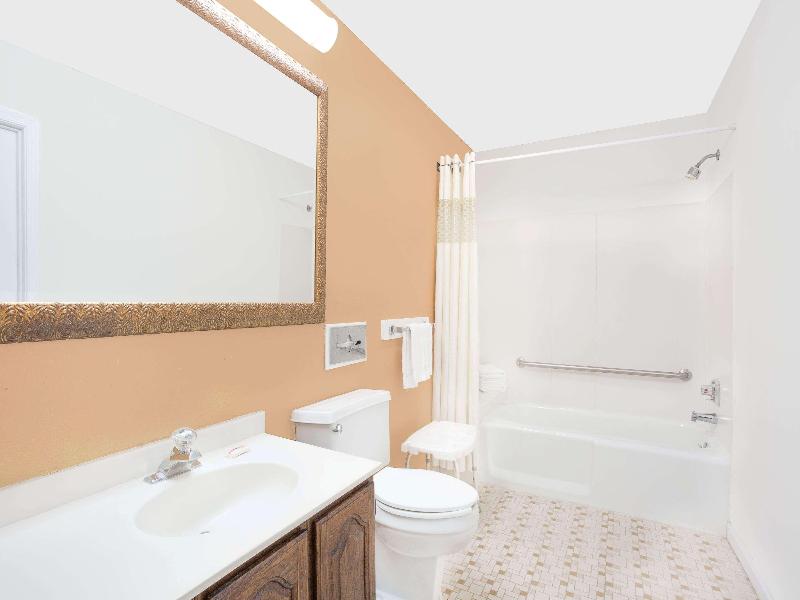 Knights Inn Emporia image