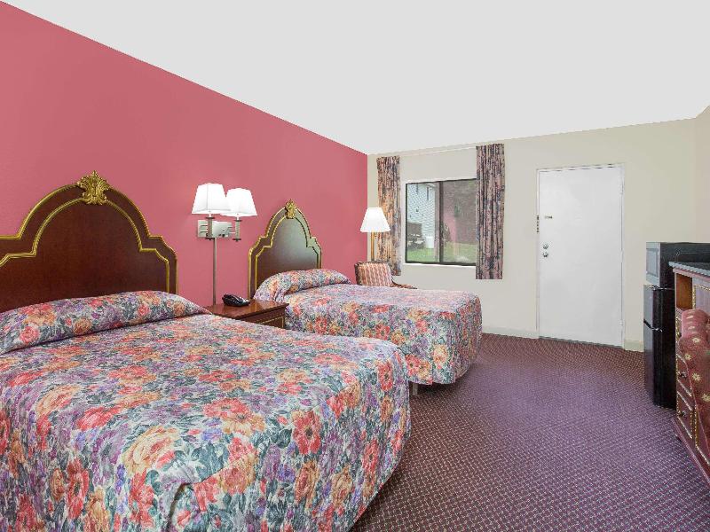 Knights Inn Emporia image