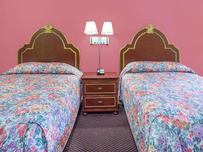 Knights Inn Emporia image