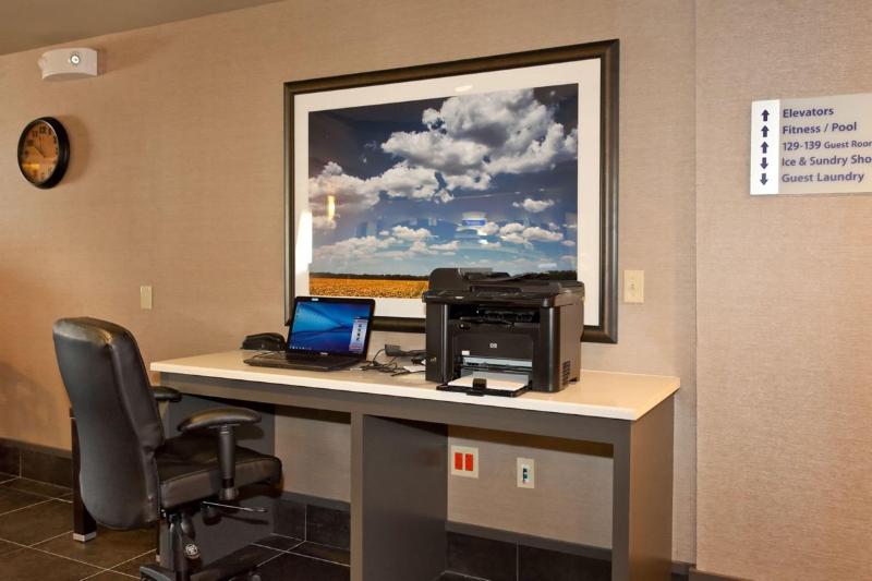 Holiday Inn Express Hotel & Suites Newton image