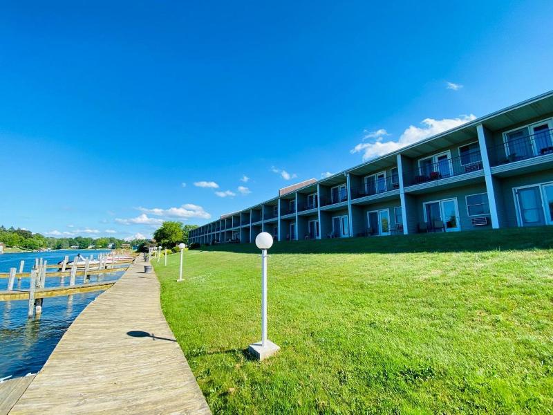 Fleetwood Inn Suites image