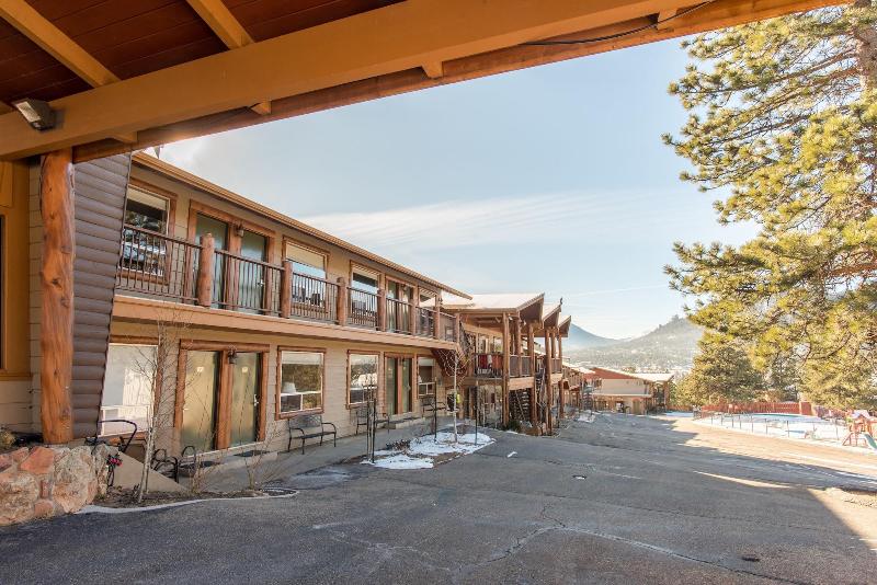 Tyrol Mountain Inn image