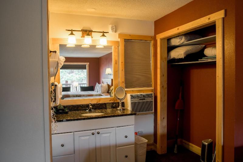 Tyrol Mountain Inn image