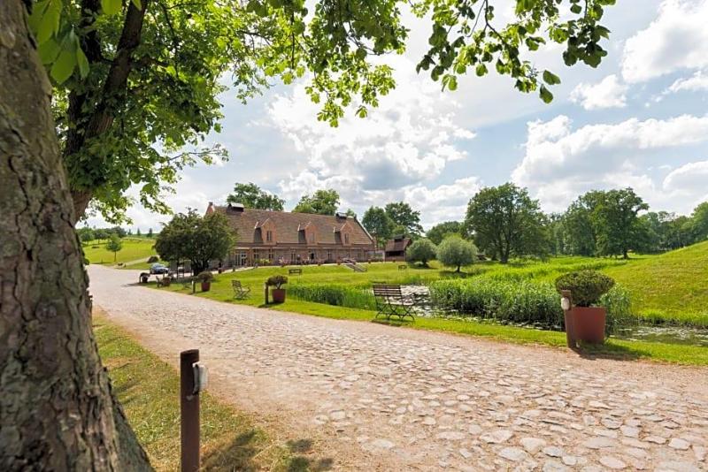 Schloss & Gutspark Ulrichshusen image