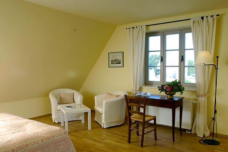 Schloss & Gutspark Ulrichshusen image