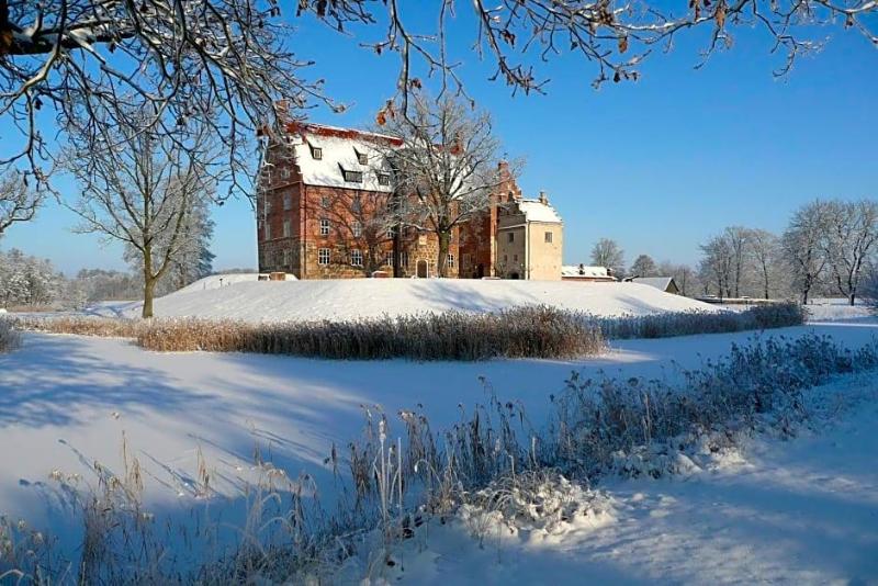Schloss & Gutspark Ulrichshusen image