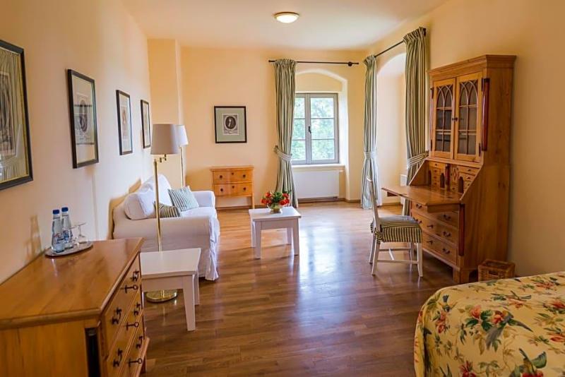 Schloss & Gutspark Ulrichshusen image