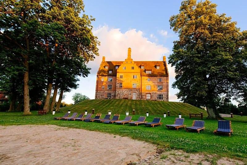 Schloss & Gutspark Ulrichshusen image
