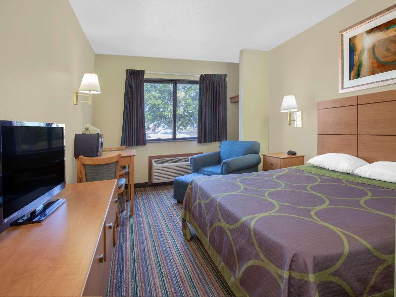 Super 8 by Wyndham Evansville East image