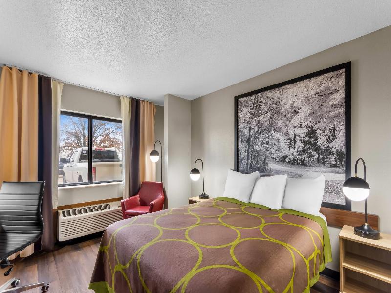 Super 8 by Wyndham Evansville East image