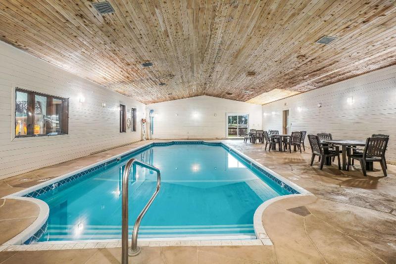 Americas Best Value Inn Marquette image