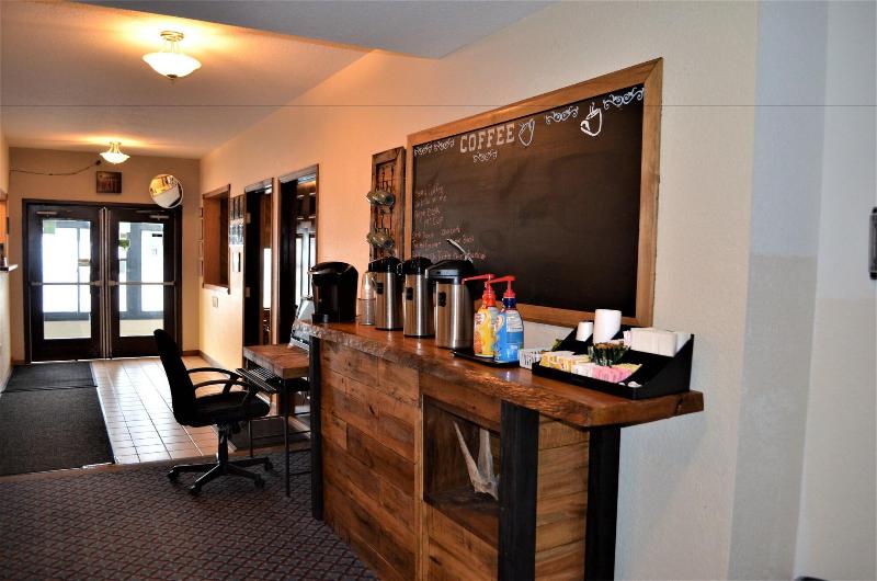 Americas Best Value Inn Marquette image