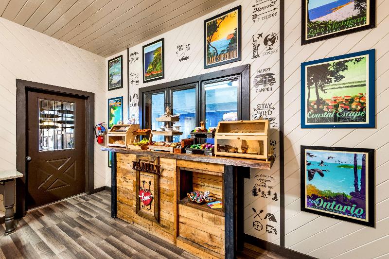 Americas Best Value Inn Marquette image